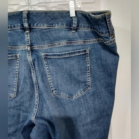 NWOT Torrid Medium/Dark Wash Crop Jegging Super Soft in Size 26 - Picture 9 of 13